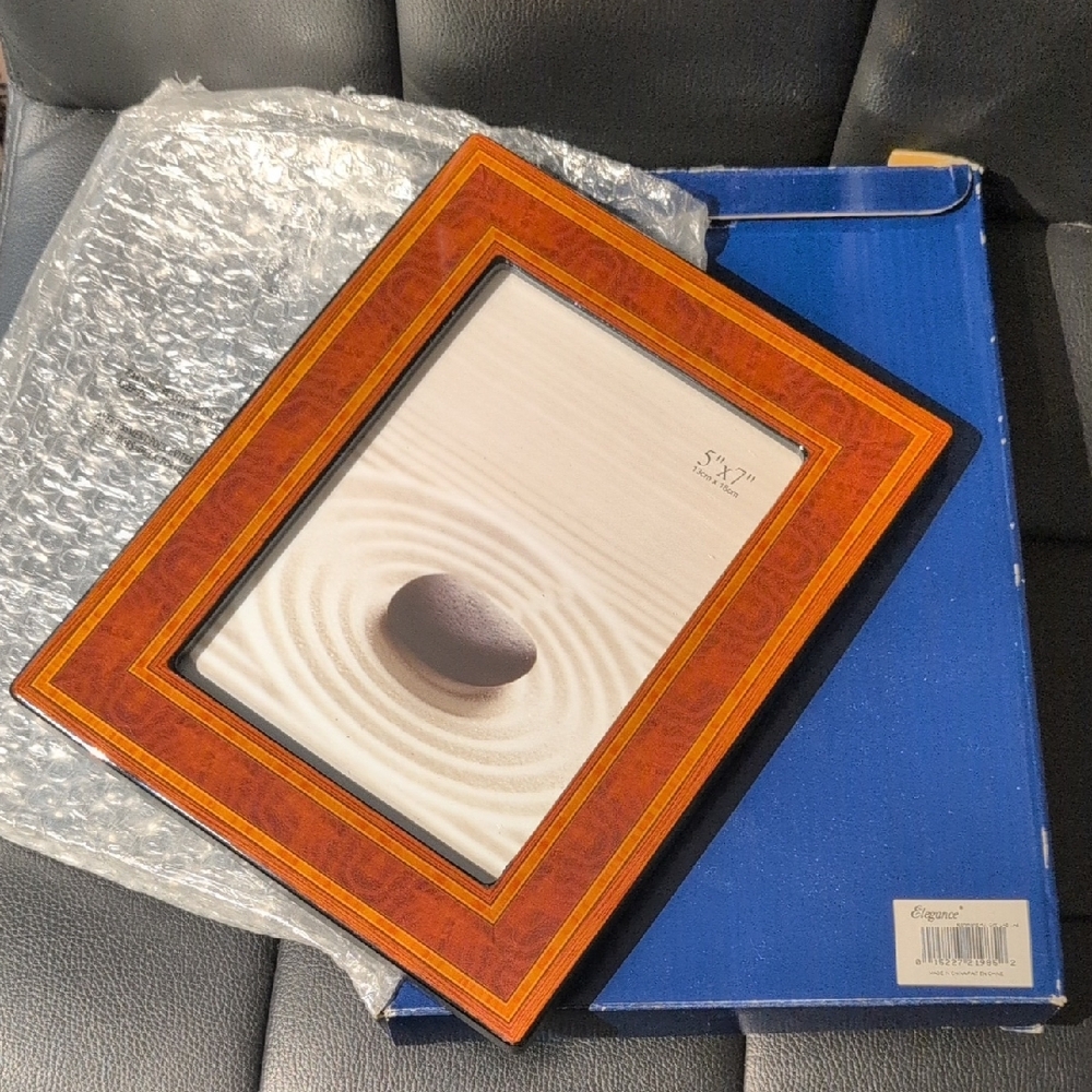 NIB Elegance 5x7 Picture Frame